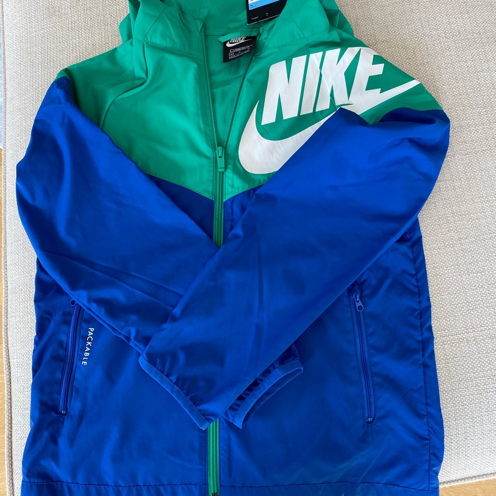 Kids Nike Windbreaker.  New With Tags.  Size Medium